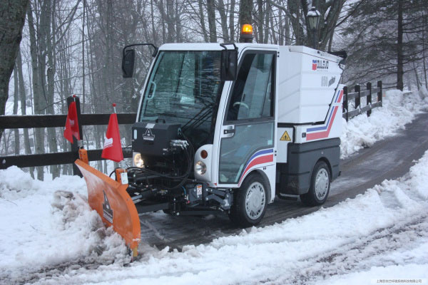 铲雪车